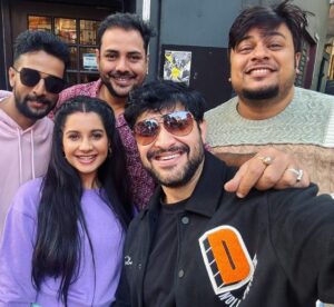 Angana Roy Instagram - What’s cooking? 🤔🤔 🐕❤️ #PARIAH @ovinobo_ghosh @tathagata_official_ @anganaroyy @soumyamukhherjee @ambarish_bhattacharya @sreelekhamitraofficial @sudipanchakraborty