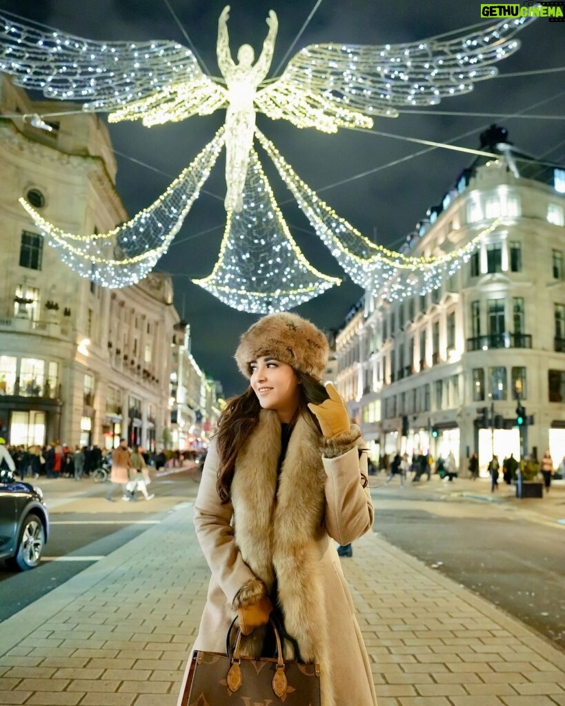 Angela Krislinzki Instagram - 🪽 Regent Street, London