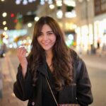Angela Krislinzki Instagram - Make it rein.. 🦌 Oxford Street, London