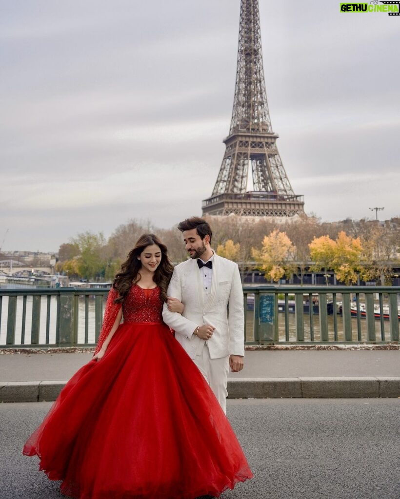 Angela Krislinzki Instagram - Tu es l’amour de ma vie ❣ Paris, France