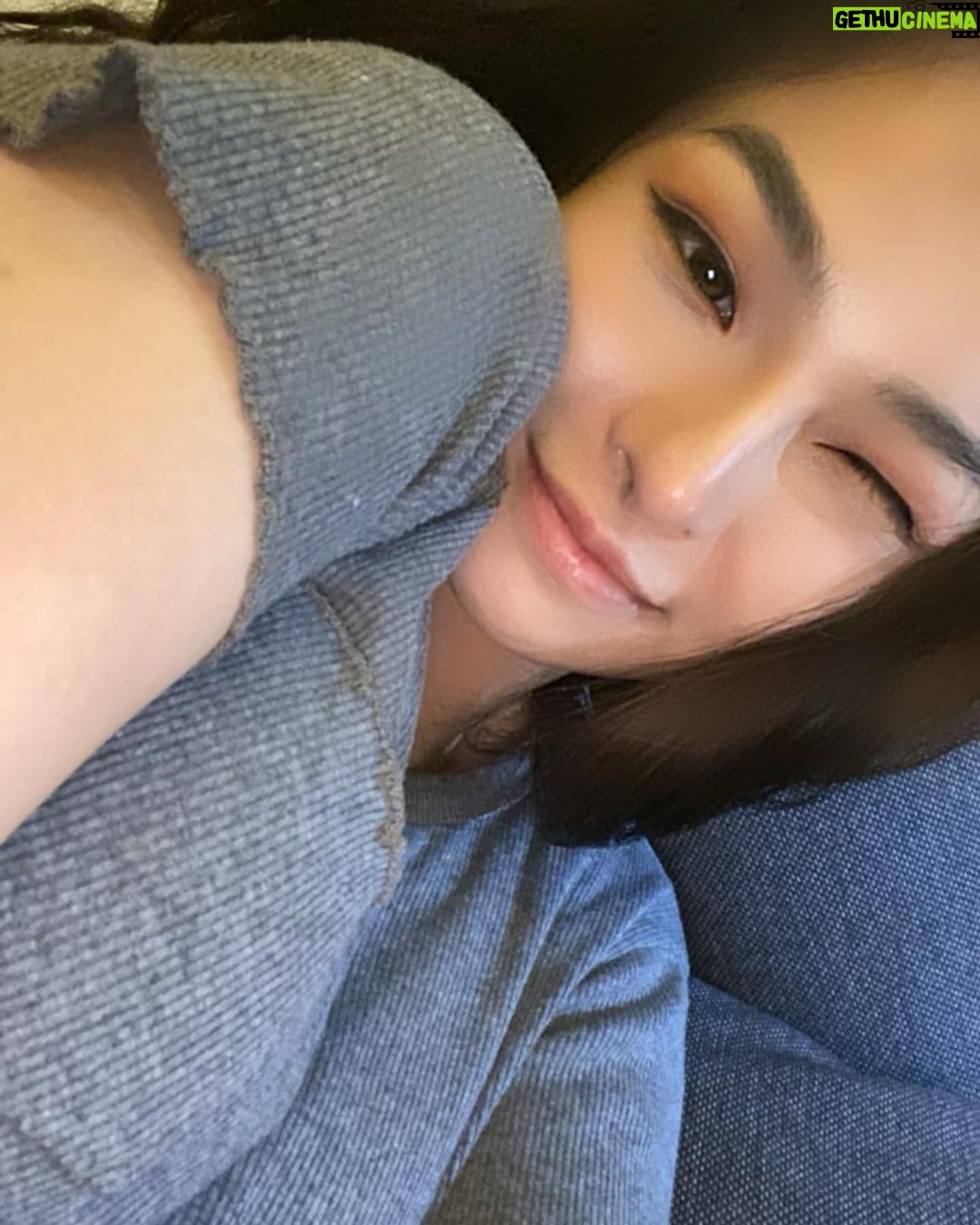 Angeli Khang Instagram - Late night selfies 🤪