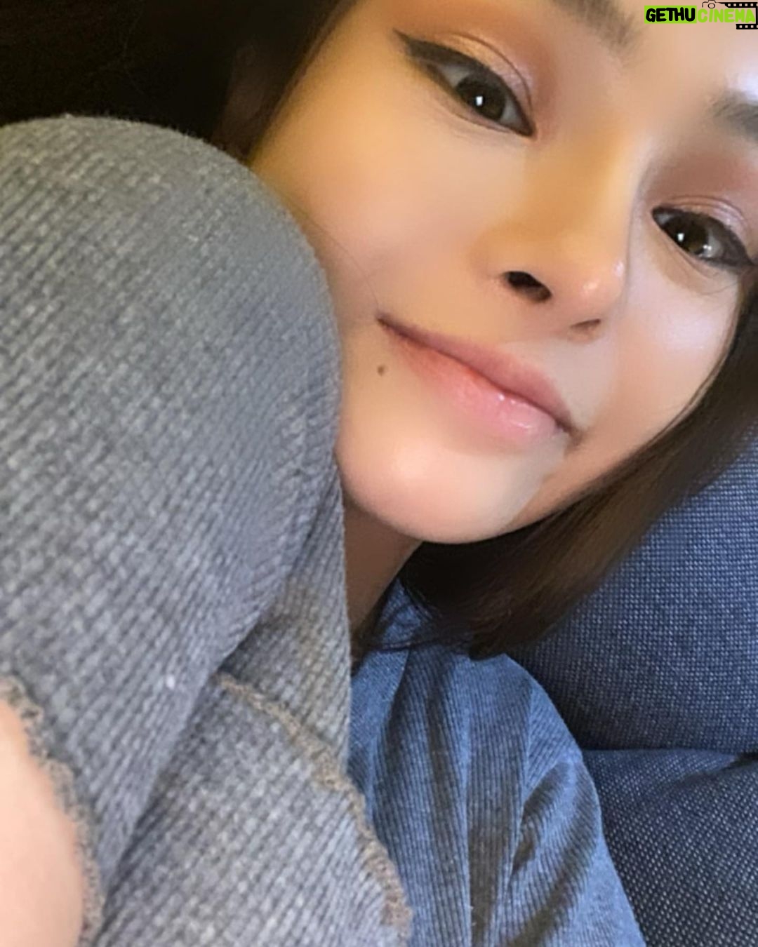 Angeli Khang Instagram - Late night selfies 🤪