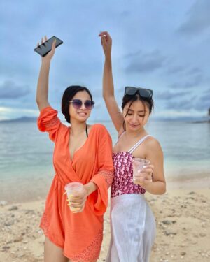 Angeli Khang Instagram - Grlfrnd 🧡💗 More travels with you 

Hi madam @airakhariza 😂

📸 @josefelizalde