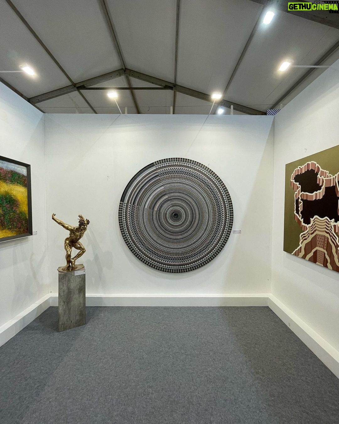 Anisha Victor Instagram - Art Date at @artmumbaiofficial last weekend 🖼️ #art #artfest #amritashergil #artmumbai Mahalaxmi Race Course