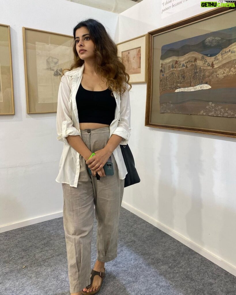 Anisha Victor Instagram - Art Date at @artmumbaiofficial last weekend 🖼️ #art #artfest #amritashergil #artmumbai Mahalaxmi Race Course