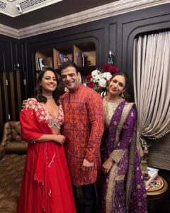 Anita Hassanandani Instagram - Best part bout relationships … We evolve we grow and we let go ❤️ PS only Ishita and Shagun can make Raman smile this wide 😂 And good luck for Jhalak @vivekdahiya