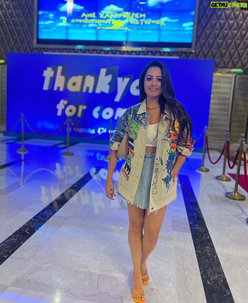 Anita Hassanandani Instagram - Dolled up for the premiere of #thankyouforcoming A chick flick that cannot be missed😍 Loved every bit of @bhumipednekar @shehnaazgill @kushakapila @dollysingh #Rabya was mind blowing 😍 Styled by everyone’s hot fav @natashaabothra Quirky jacket by @mashbymalvikashroff ⚡️ Styling team @mausmi_mitra_ @styledbypritimehta Chain @dripproject.co Ring @diora.india