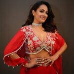 Anita Hassanandani Instagram - 🍅 Styled by @shreyajuneja Outfit by @seemathukralofficial Jewellery by @hemakhasturilabel Rings by @houseofjskjewels Gorgeous make up and hair by @ojasrajani 📸 @ravii_dixit