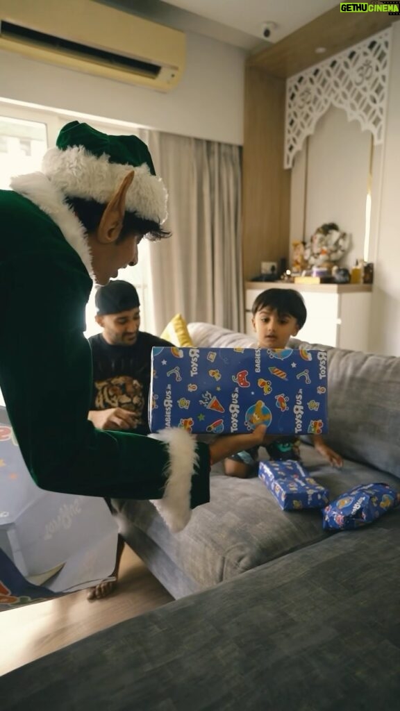 Anita Hassanandani Instagram - Big thanks to @toysrusindia for making Aaravv’s and his friends Christmas extra special! 🎁🎄 Magical moments unfolded as Santa and elf made a surprise visit to our home on request of Geoffrey the giraffe, bringing the joy of Christmas right to our doorstep! 🎅✨ Aaravv and his friends absolutely adored the gifts received from ToysRUs. Thank you for making the holiday season extra special! 🌟 #ToysRUsIndia #PlayNeverStops #UnboxThePlay #wantasanta