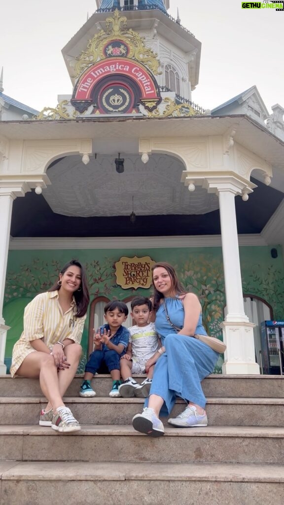 Anita Hassanandani Instagram - Life with kids is all bout reliving your childhood with them! All things I didn’t do then fulfilling now Making best memories @imagicaaworld with my favs @rishaantejwaney @poojatejwani88 @aaravvreddy @kavitahassanandani Thank you for a fab stay @novotelimagicaa