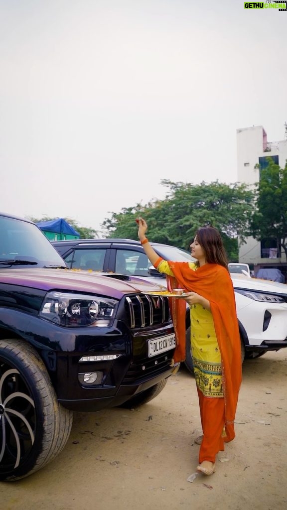 Anjali Arora Instagram - विष्कर्मा और भाई दूज की हार्दिक शुभ कामनाए🙏🏻
