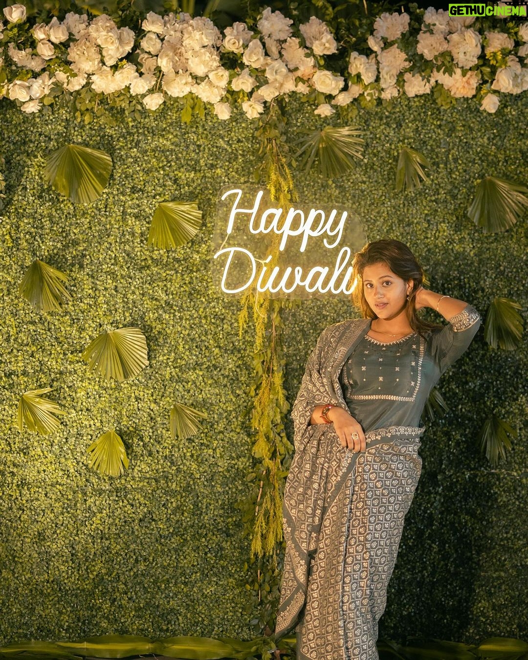Anjali Arora Instagram - हैप्पी दीपावली 🪔 गर्व से हिंदू🙏🏻❤️ #anjaliarora #happydiwali #deepawali