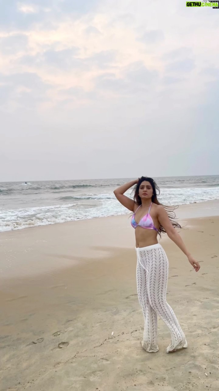 Anjali Tatrari Instagram - As good as it gets 🏝️ 🌊 #anjalitatrari #trendingreels #trend #goa #beach The St. Regis Goa Resort