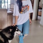 Anjali Tatrari Instagram - POV - Animals/ birds love you and you love them back , Humans not so much 😅 #anjalitatrari #arjun #husky #parrot #animallovers