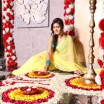 Anjali Tatrari Instagram – Where there is a saree, there is elegance.

 📸 – @parmarphotography1 
 💄 – @akash_makeupartist 
 💇‍♀️ – @ansari_hairmakeupartist 

#yuvikamahajan #vanshaj #sonysab #anjalitatrari Umargam, Gujarat, India