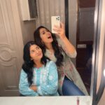 Anjali Tatrari Instagram - शब्द अलग अलग हैं पर अर्थ दोनों का एक है.. मां कहूं या भगवान बात तो एक ही है..!! #mothersday #anjalitatrari #monatatrari