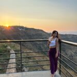 Anjali Tatrari Instagram - BRB , in my solitude 🌅 #anjalitatrari Panchgani, Mahabaleshwar
