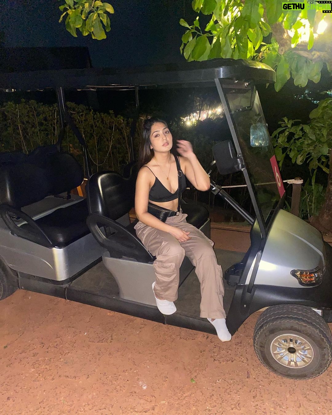 Anjali Tatrari Instagram - Aaja mere buggy mein baith jaa…. 🛺🚀 Vagator, Goa