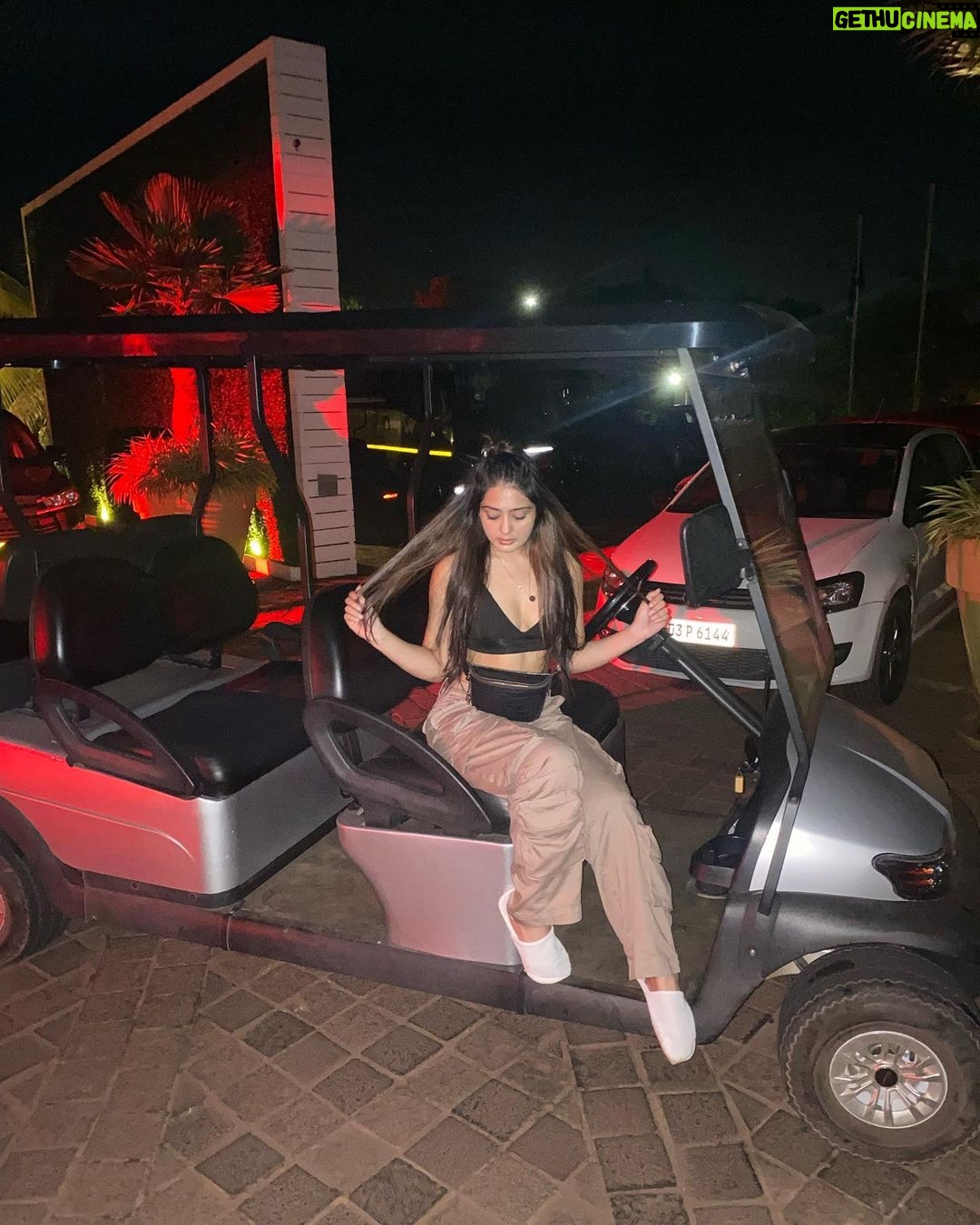 Anjali Tatrari Instagram - Aaja mere buggy mein baith jaa…. 🛺🚀 Vagator, Goa