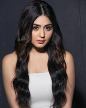 Anjali Tatrari Instagram - 🤍 
💄 @akash_makeupartist 
💇‍♀️ @ansari_hairmakeupartist