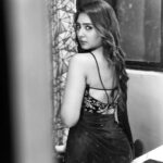 Anjali Tatrari Instagram – The eyes chico, they never lie 🖤 

📸 – @mesmahirising Dj ne pehli baar kuch acha kaam kiya hai🤣🫶🏻 Umargam, Gujarat, India