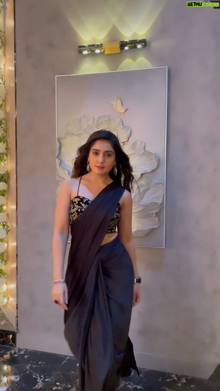 Anjali Tatrari - 31.1K Likes - Channelling my inner Rani 👸
💄- @akash_makeupartist
💇♀️- @ansari_hairmakeupartist
#anjalitatrari #exploremore #trendingreels #trending #aliabhatt #rockyaurranikipremkahani
@aliaabhatt @karanjohar @dharmamovies