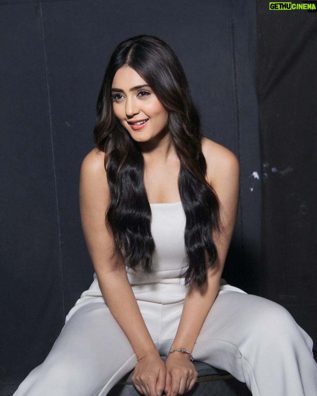 Anjali Tatrari - 40K Likes - 🤍
💄 @akash_makeupartist
💇♀️ @ansari_hairmakeupartist