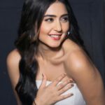 Anjali Tatrari Instagram - 🤍 💄 @akash_makeupartist 💇‍♀️ @ansari_hairmakeupartist