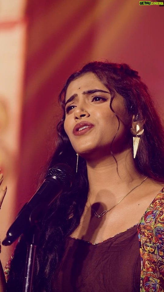 Ankita Bhattacharyya Instagram - Milon Hobe Kotodine ❤️ #ankitabhattacharyya #ankitabhattacharya #barenyasahasongs #barenyasaha #milonhobekotodine #lalon #trending #trendingnow #trendingreels #trendingaudio #trendingsongs
