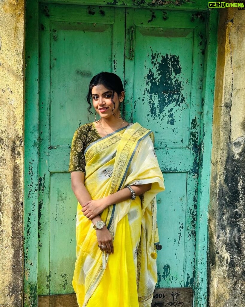 Ankita Bhattacharyya Instagram - Didi r Biye ❤️ #haldi💛