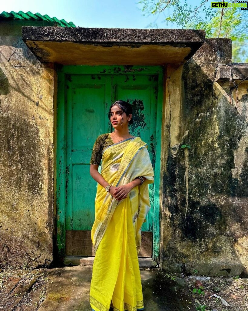 Ankita Bhattacharyya Instagram - Didi r Biye ❤️ #haldi💛