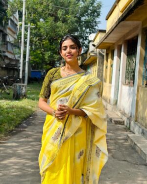 Ankita Bhattacharyya Instagram - Didi r Biye ❤️
#haldi💛