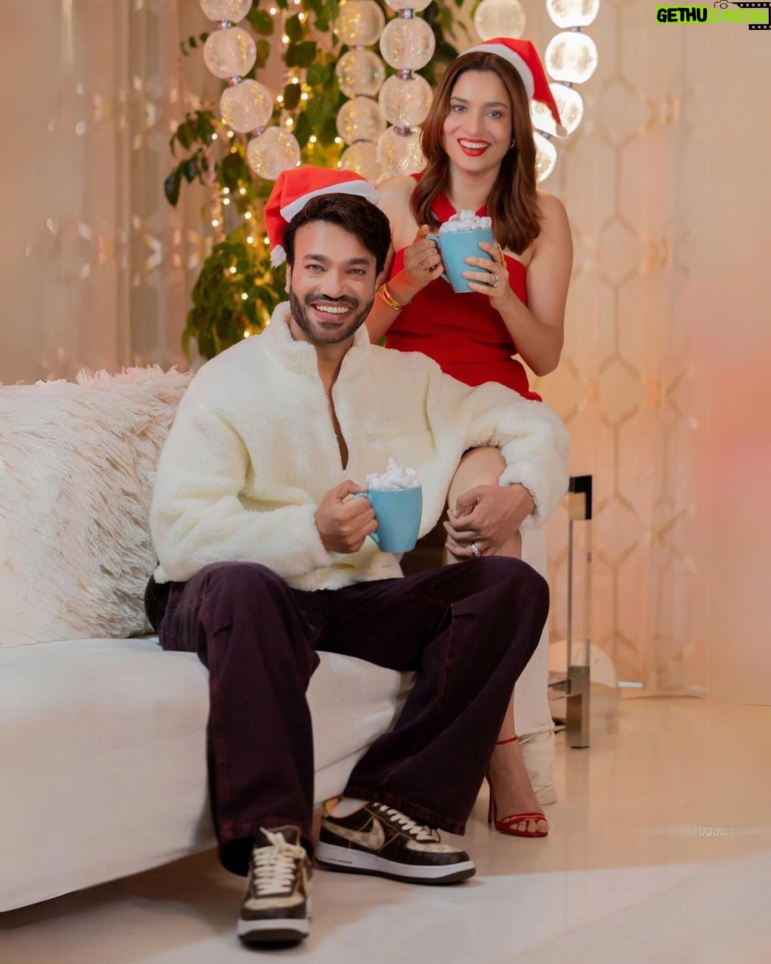 Ankita Lokhande Instagram - Wishing you a Christmas as merry as this picture! πβ€οΈ @colorstv @beingsalmankhan @officialjiocinema @endemolshineind #AnkitaLokhande #VickyJain #Ankita #Vicky #AnkitaIsTheBoss #VickyIsTheBoss #AnViInBiggBoss #AnViKiKahani #BiggBoss #BB17 #DilDimaagAurDum #Colors #SalmanKhan #JioCinema
