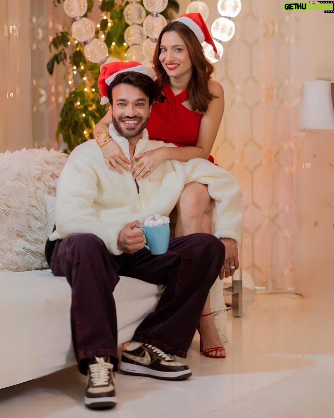 Ankita Lokhande Instagram - Wishing you a Christmas as merry as this picture! πβ€οΈ @colorstv @beingsalmankhan @officialjiocinema @endemolshineind #AnkitaLokhande #VickyJain #Ankita #Vicky #AnkitaIsTheBoss #VickyIsTheBoss #AnViInBiggBoss #AnViKiKahani #BiggBoss #BB17 #DilDimaagAurDum #Colors #SalmanKhan #JioCinema