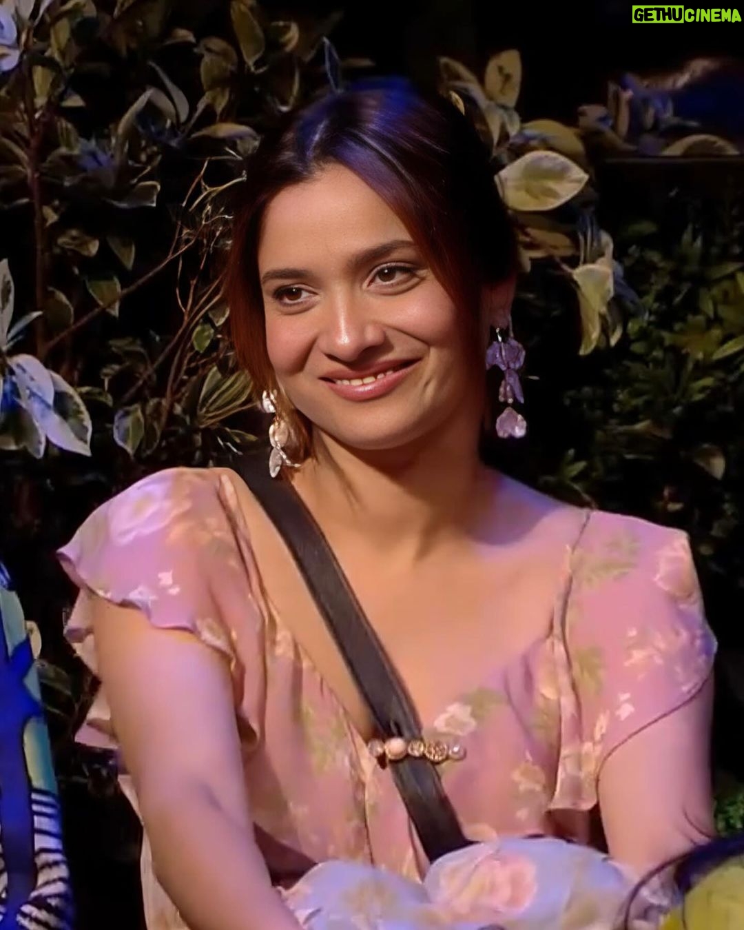 Ankita Lokhande Instagram - We are PHOOL-Y in love with her ๐ธ Keep our queen safe. Vote for #AnkitaLokhande on the @officialjiocinema app. Voting lines will close on Friday at 10am!๐ช๐ป Credits:- Jewellery: @cherryblossoms.designs @justlilbling Styled By: @hemlataa9 @stylebyhemlataa Assisted By: @saloni142_ @colorstv @beingsalmankhan @officialjiocinema @endemolshineind #AnkitaLokhande #Ankita #BBQueenAnkita #AnkitaIsTheBoss #VoteForAnkita #BiggBoss #BB17 #DilDimaagAurDum #Colors #SalmanKhan #JioCinema