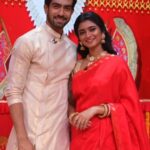 Ankita Mallick Instagram - আপনাদের আশীর্বাদ ও ভালোবাসায়, 400 পর্বে পা রাখলো আপনাদের প্রিয় ধারাবাহিক - "জগদ্ধাত্রী"! এভাবেই পাশে থাকুন, আর দেখতে থাকুন #Jagaddhatri, সোম - রবি @ 7:00pm, শুধুমাত্র #ZeeBangla-র পর্দায়। #Jagaddhatri400Episodes #ZBReels #ZeeOnTheGoReels #ZbrOct23