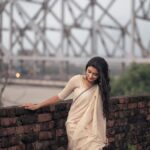 Ankita Mallick Instagram - এই শ্রাবণ 🖤 !! . . . #rainyday #monsoon #ethnicwear #sareelove #instafashion #instamood #instadaily #ootd #explore