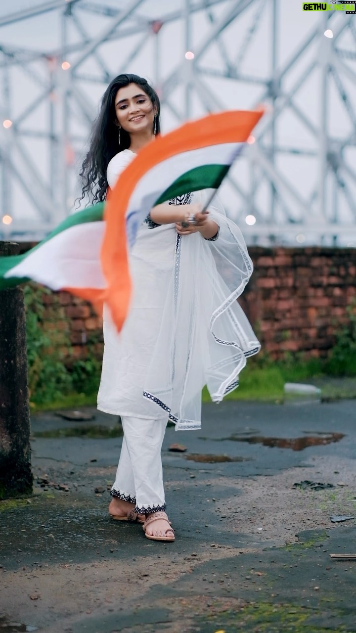 Ankita Mallick Instagram - Let this day be a special occasion to honour your freedom and pride. 🇮🇳 . . #happyindependenceday #indian #jaihind #reelsindia #viralreels #reelsinstagram #reelkarofeelkaro
