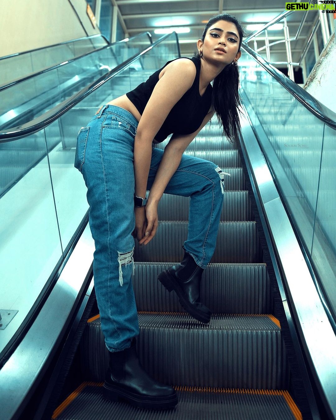 Ankita Mallick Instagram - Strike a pose ⚡🚨 . . #instagood #instafashion #instalike #instadaily #ootd #igers #trending #explore #viral #love