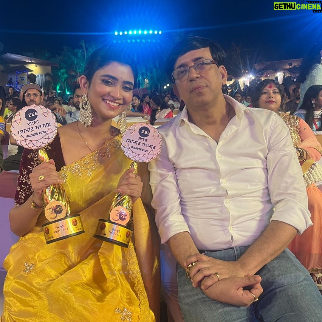 Ankita Mallick Instagram - One year and a week of learning, laughing and loving π₯. One year of being Jagadhatri.π«. One best year of my life so far π§Ώ. Thank you Dada for giving me this life.Thank you for giving me everything I have today Dada.@blues_productions π And last but not the least thank you my lovely lovely audience π«Άπ»β₯οΈ @zeebanglaofficial thank you π . . #oneyearofjagadhatri #jagadhatri #zeebangla #bluesproduction