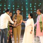 Ankita Mallick Instagram - Thank you honourable chief minister @mamataofficial 🙏 Thank you dada Snehasish Chakraborty for giving me,for making me Jagadhatri 💫 @blues_productions Thank you @zeebanglaofficial ♥️ PC- @kolkataclick #teleacademyawards #bestactress #bestserial #jagadhatri