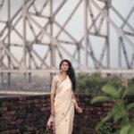 Ankita Mallick Instagram - এই শ্রাবণ 🖤 !! . . . #rainyday #monsoon #ethnicwear #sareelove #instafashion #instamood #instadaily #ootd #explore