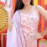 Ankita Mallick Instagram - #PujoNatunSaaje Song is FINALLY OUT and we absolutely can’t wait to see your take on #PujoNatunSaaje hook steps !!! RECREATE REEL with the hook step and GET A CHANCE to feature on our social media pages. Don’t forget to tag us and write #PujoNatunSaaje #PCChandraJewellers #PCCJ #PujoNatunSaaje. Thanks to @wonderz_entertainment