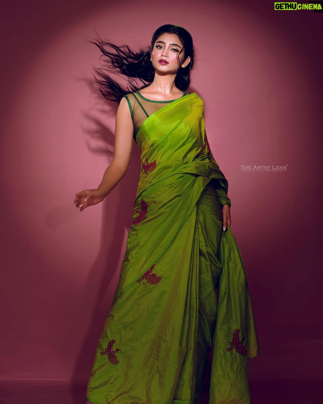 Ankita Mallick Instagram - @_ankita_mallick_ x @rudra_saha_official Make-up @priyanka_paul_pro_makeupartist Hair @rohini_aich_rohh Styling assistant @subir.love Photo @tanmoy_adhikary #blacksaree #blackblouse #ankitamallick #rudrasaha #kolkata #tollywood #blacklover #blacksaree #indianstyle #silverjewelry #puresilver #styling #rudrasahaofficial #sareedraping