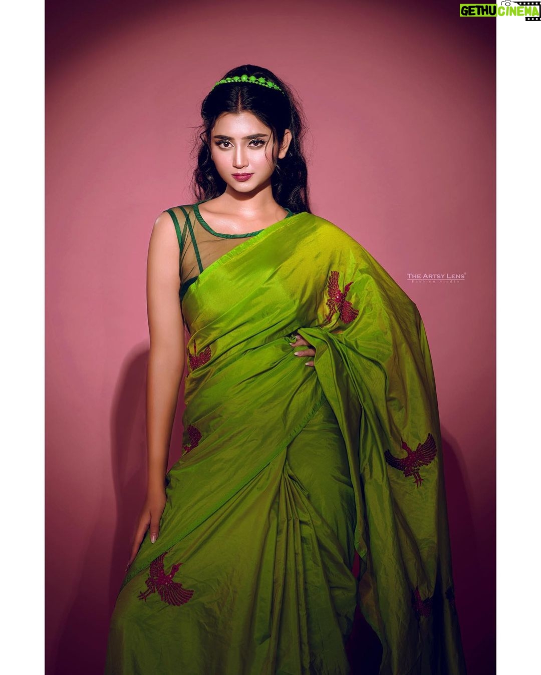 Ankita Mallick Instagram - @_ankita_mallick_ x @rudra_saha_official Make-up @priyanka_paul_pro_makeupartist Hair @rohini_aich_rohh Styling assistant @subir.love Photo @tanmoy_adhikary #blacksaree #blackblouse #ankitamallick #rudrasaha #kolkata #tollywood #blacklover #blacksaree #indianstyle #silverjewelry #puresilver #styling #rudrasahaofficial #sareedraping
