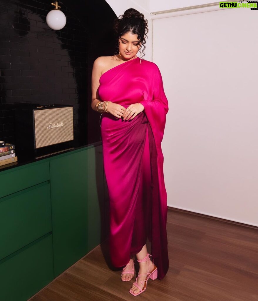 Anshula Kapoor Instagram - This one was special 💖 Felt like a princess for a very special event for @mynykaa & @soldejaneiro, will upload a reel soooon from the event, but until then, just wanted to give credit to my amazing team who put all of this together so last minute but came through 1000% like always 💖💯🙏🏼 Styled by- @manishamelwani with @junni.khyriem @sim.ran_awayy @gypsy.girl.world Hair by @hairby_shivanik Makeup by @divyashetty_ 📸 by @Portraitshelter Outfit - @arokaofficial Earrings - @one_nought_one_one Shoes - @londonrag_in The Bracelet stack is a mix of old and new: vintage pieces from mom’s collection mixed in with the @rheakapoor x @pipabella chunky bangle & a @chloe horse bracelet at the end Rings are a mix of my own that I’ve bought over the years from all over!