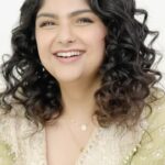 Anshula Kapoor Instagram - This is my most favorite time of the year because it’s festive season and shaadi season all rolled into one big continuous celebration! So here are 3 things I do to make sure my curls are loved and taken care of during this hectic time of the year.. and I obviously trust @doveindiachannel the most to make sure I can flaunt my curls all day and all night long! Like me, express your #CurlPower. Tell me in the comments below what are your tips for taking care of your curls this season? #CurlyAndProud #DoveBeautifulCurls #ad #DoveHair #DovePartner #sponsorship #DoveCurls #DoveHaircare #Haircare #Haircarecommunity