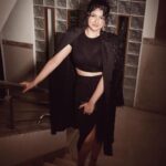 Anshula Kapoor Instagram - 🖤 Styled by @mohitrai with @ruchikrishnastyles Assisted by @muskanduaaa Makeup by @divyashetty_ Hair by @hairby_shivanik Outfit @28moons.in Jewellery @diosaparis Shoes @stuartweitzman Photography @visualaffairs_va