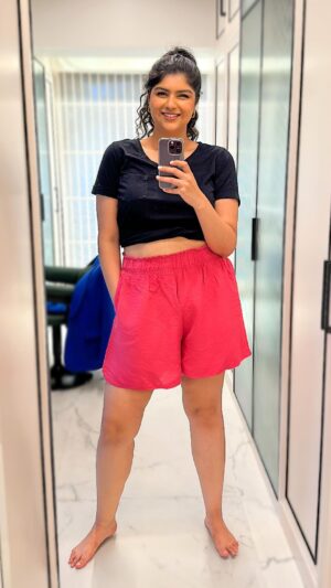 Anshula Kapoor Instagram - Moral of the story.. you do you! 

So many of us girls have been in situations where we’re told we can’t wear something because it’s too “revealing” or it’s “inappropriate”. I think it’s time we listen to only ourselves when it comes to what we want to wear.

So, here’s to wearing whatever we choose to wear, at home or otherwise. 

Most importantly, our clothing choices do not ever mean we’re asking for it. Clothing choices and consent are unrelated and mutually exclusive. I hope to live in a country and a world where more people understand this 🤍

Kurta & palazzos: @houseofchikankari.in 
Shorts & tshirt: @hm