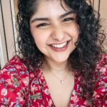 Anshula Kapoor Instagram - Sharing a tip I use to dress myself on days I’m super bloated or just not really feeling my best.. Empire waist dresses are my go to for such days! What are your tips and tricks for dressing up on days you’re feeling bloated? Share karo so that we can make a bloated girl feel-good wardrobe! 💕 👗 : @aachho